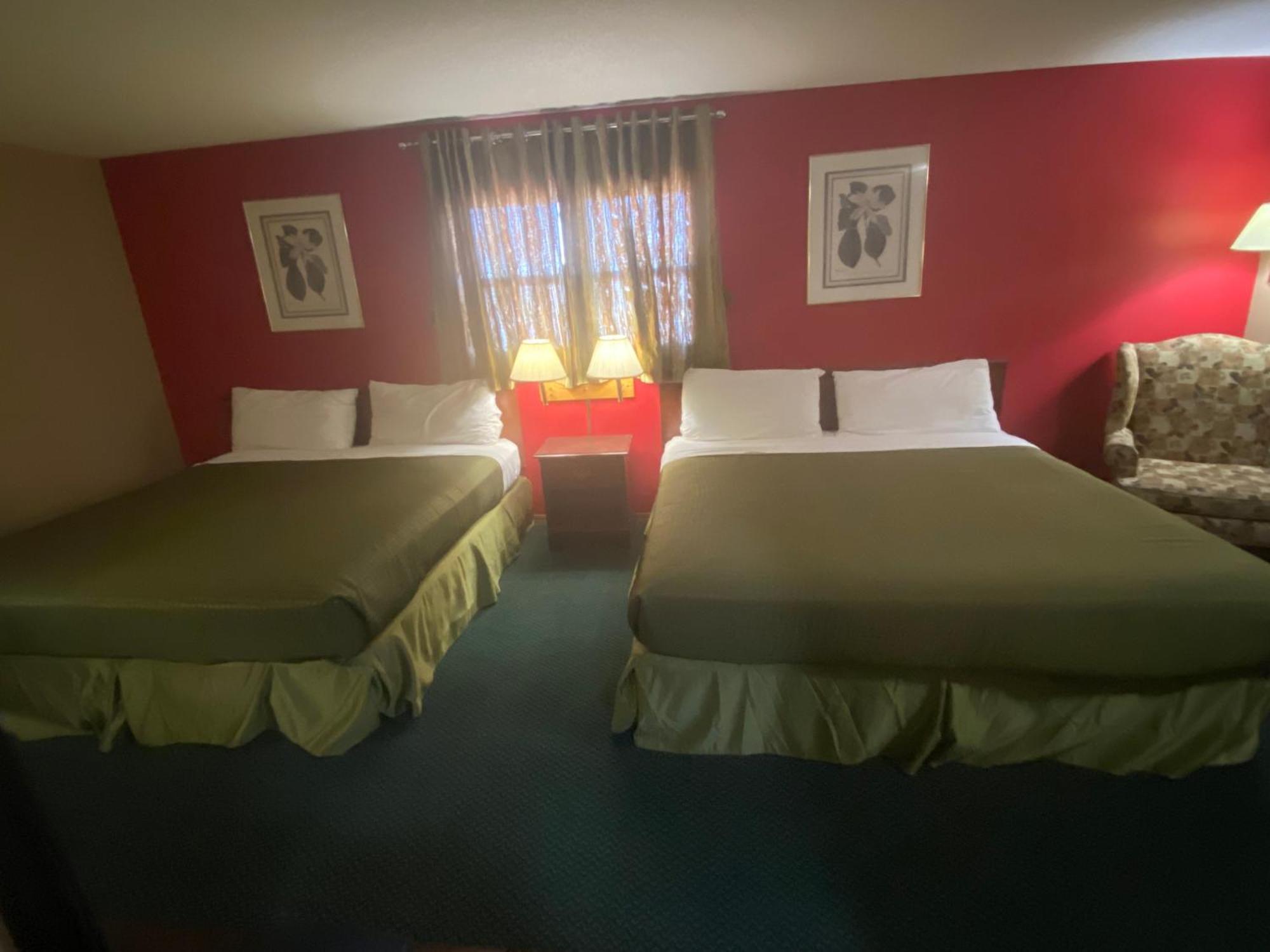 Colonial Inn Dyersville エクステリア 写真