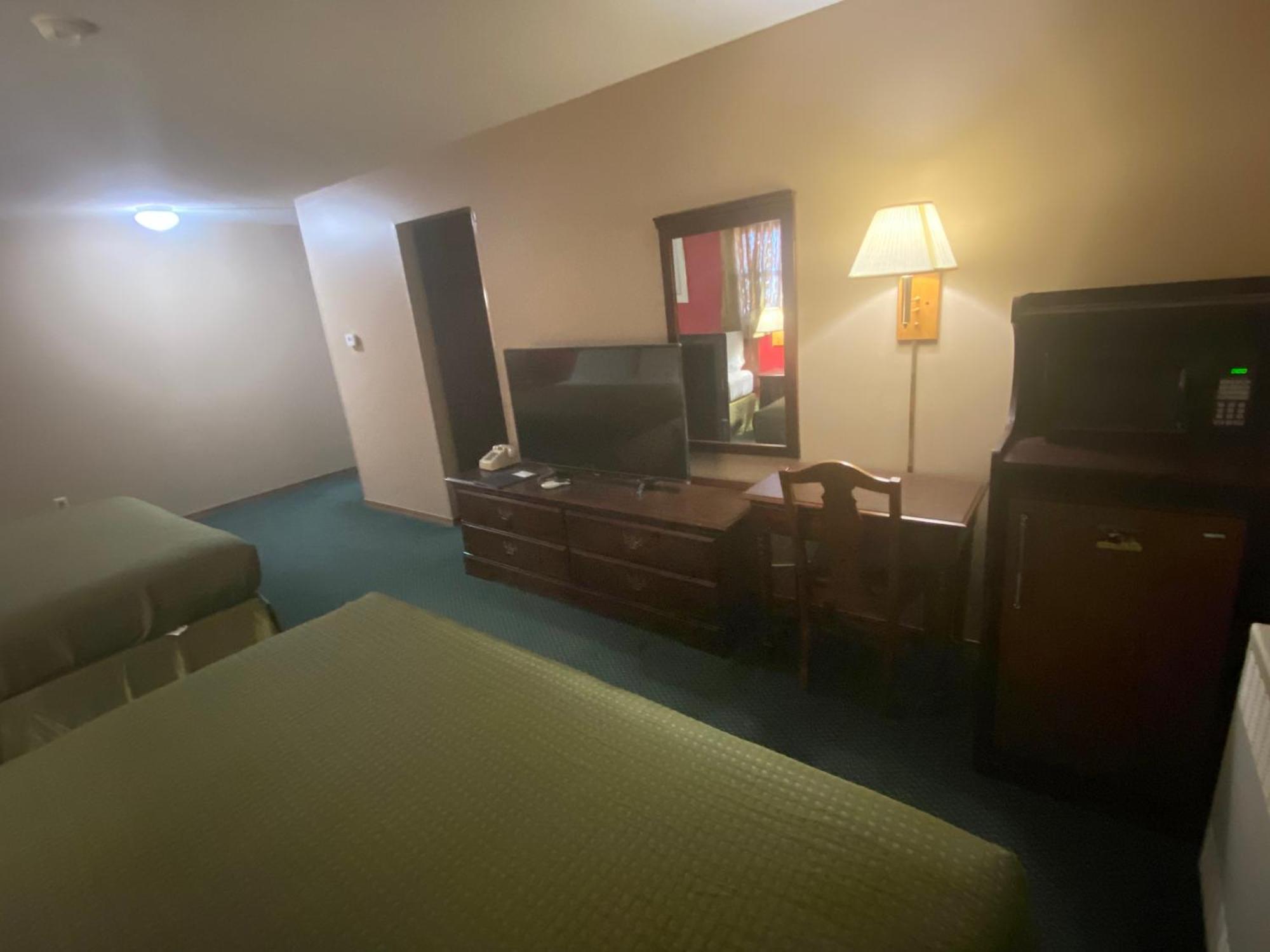 Colonial Inn Dyersville エクステリア 写真